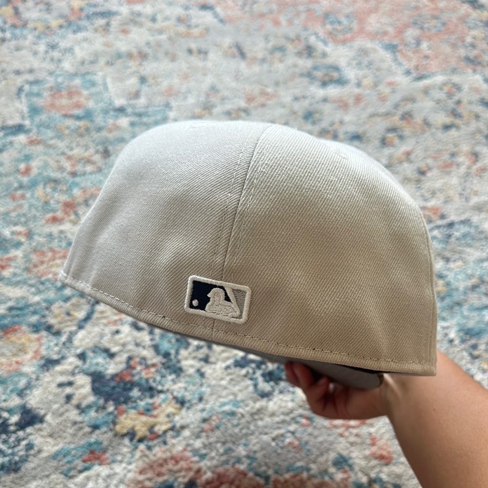 Yankees Fitted Hat - Picture 3 of 7